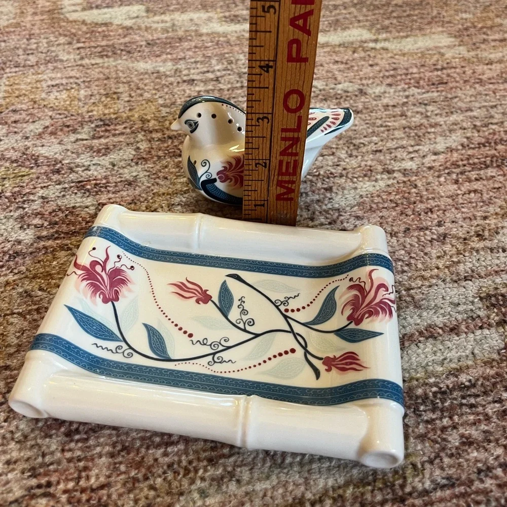 Elizabeth Arden Royal Pavilion at Brighton Porcelain Dove Pomander Set Vintage